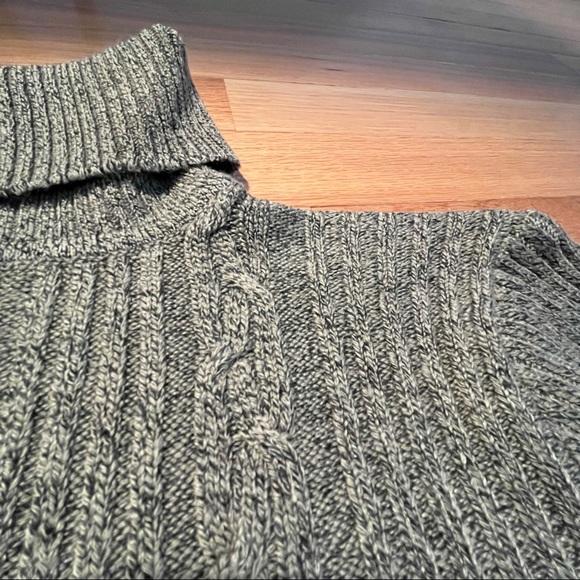 🤍 heathered green turtleneck sweater 🤍 - Picture 2 of 5